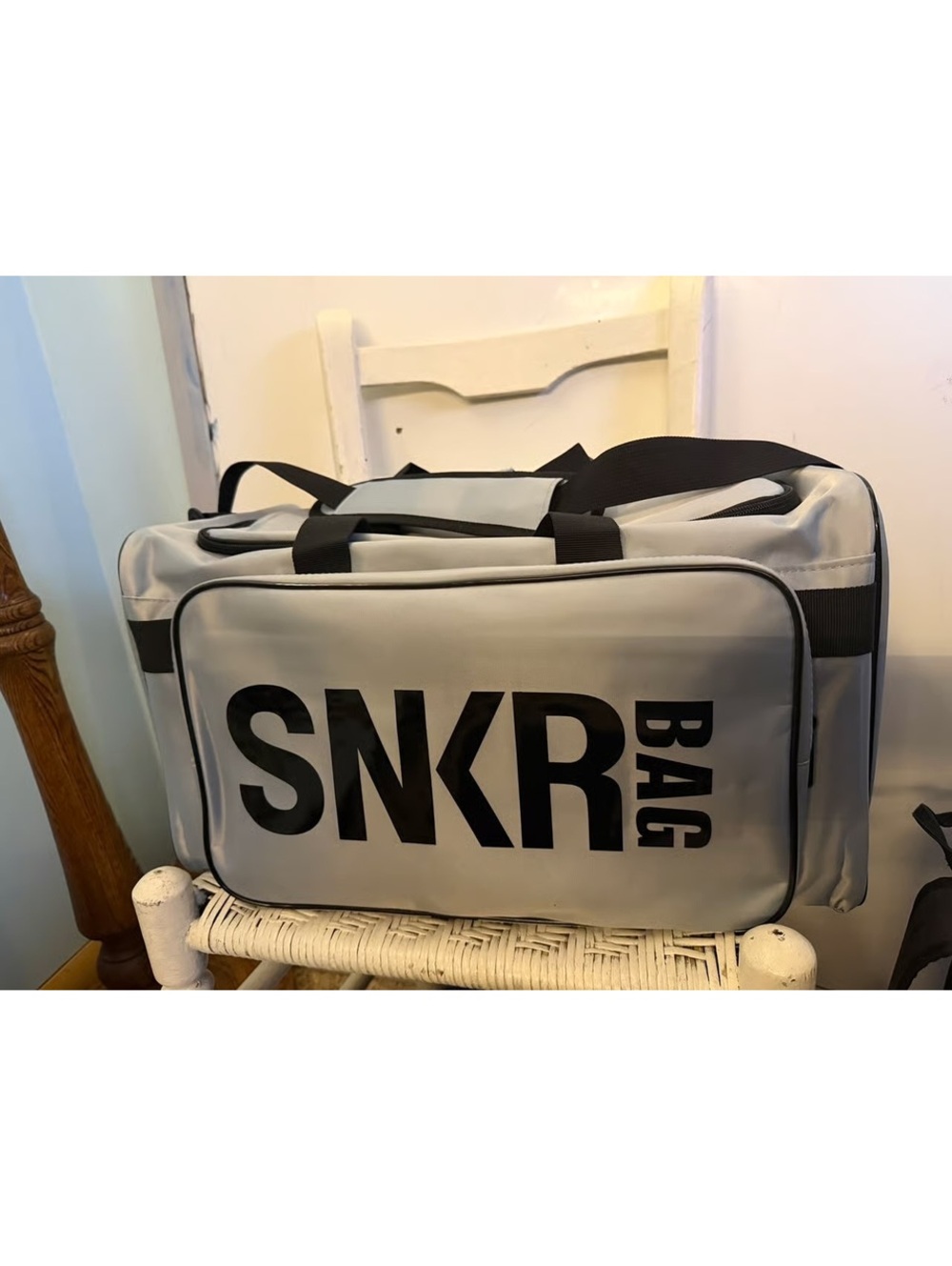 ✨ Silver SNKR Bag – Brand New ✨  🔥 BRAND NEW & NEVER USED! 🔥